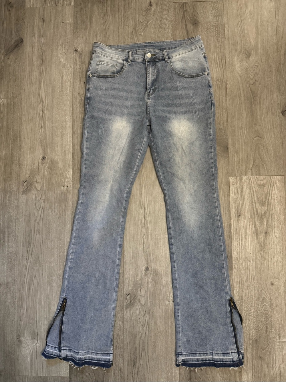 Light Blue Washed Flare-Jeans with zippers
